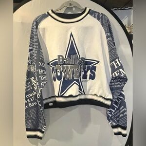 Women's Blue and White Graphic Sweatshirt